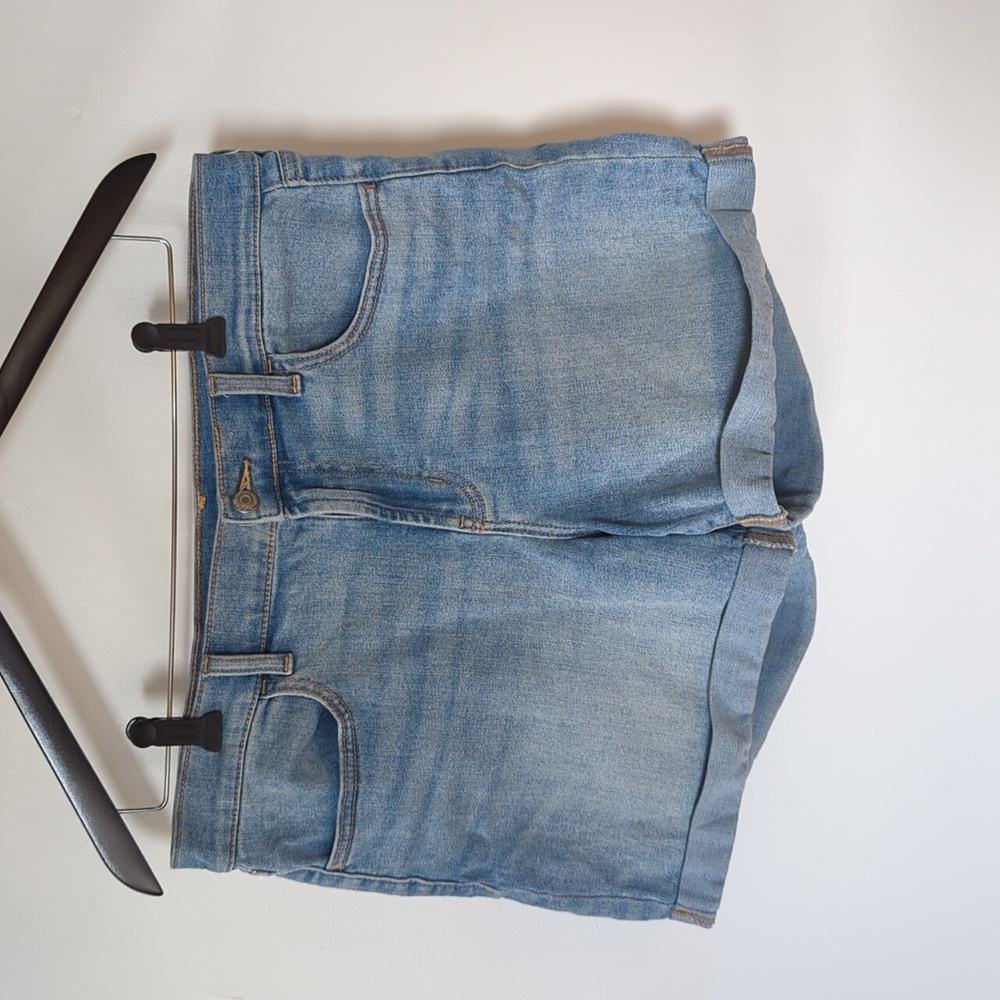 Relaxed jean short